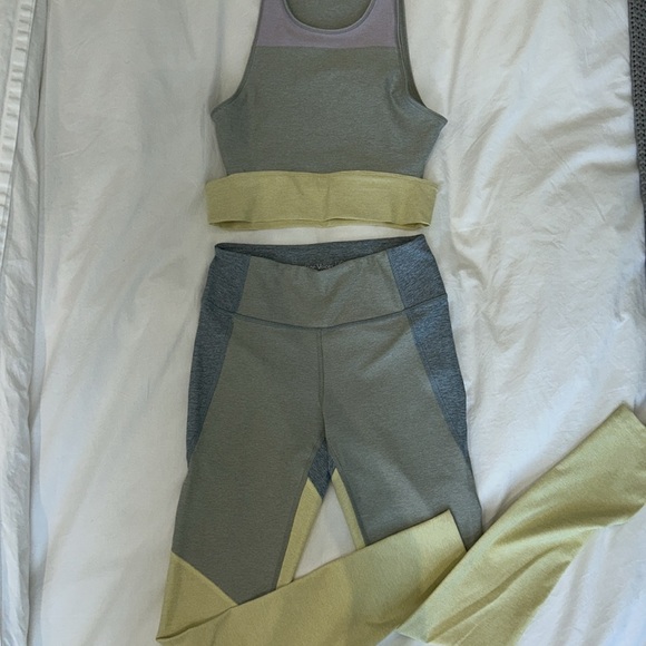 Outdoor Voices Workout Set - Picture 4 of 6